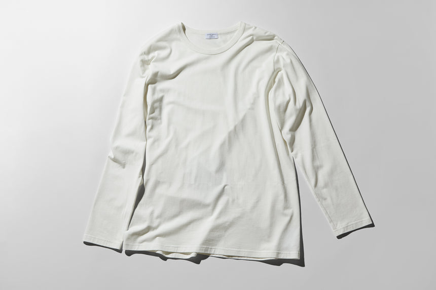 普通の顔つきをした特殊な服。